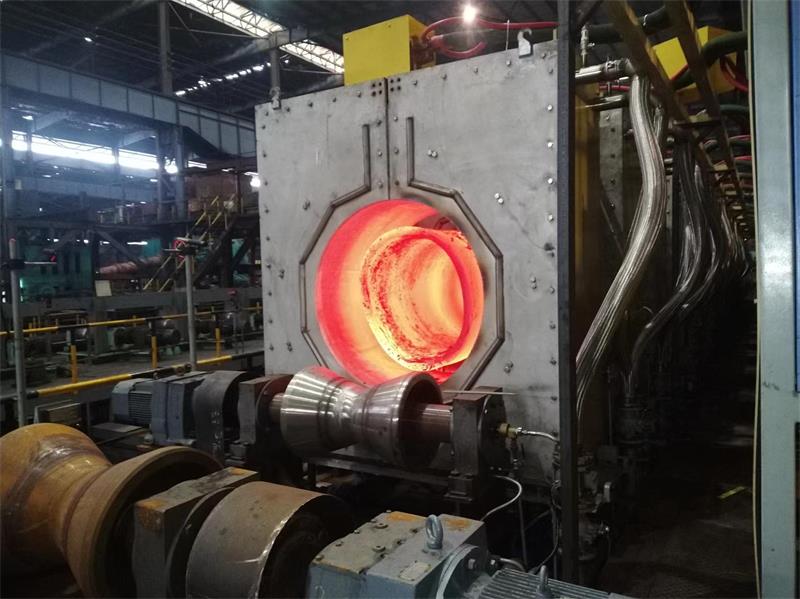 大直径无缝钢管热扩补温用感应加热系统2.jpg